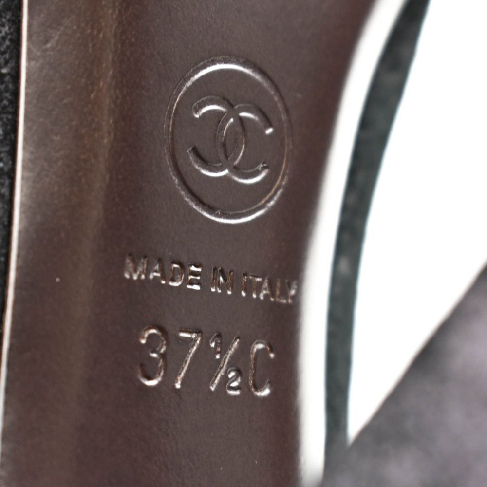 CHANEL: Distressed Leather, fabric Snap Buttons - "CC" Logo Ankle Boot - Picture 10 of 12